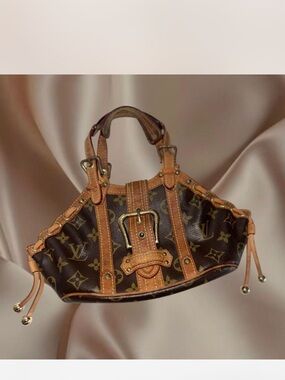 Louis Vuitton Theda